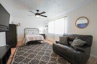 Building Photo - Private Room for Rent with Garage & Outdoor Space – Bedroom 2