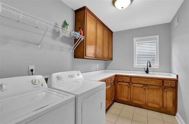 Building Photo - 110 Stanley Oaks Pl