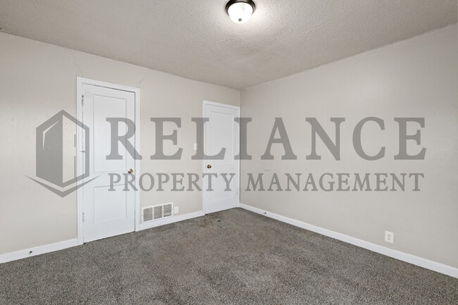 Building Photo - 1125 W 16th St N