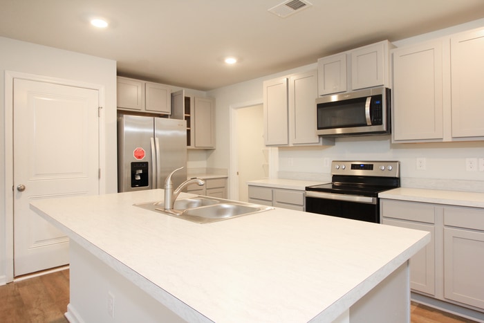 Building Photo - 523 Sugar Pne Dr