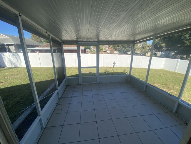 Building Photo - Davenport 3 Bedroom 2 Bathroom Corner Lot!!!