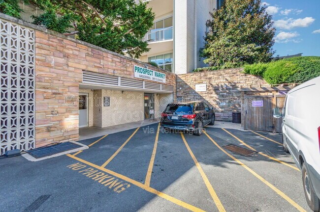 Building Photo - 1200 N Nash St