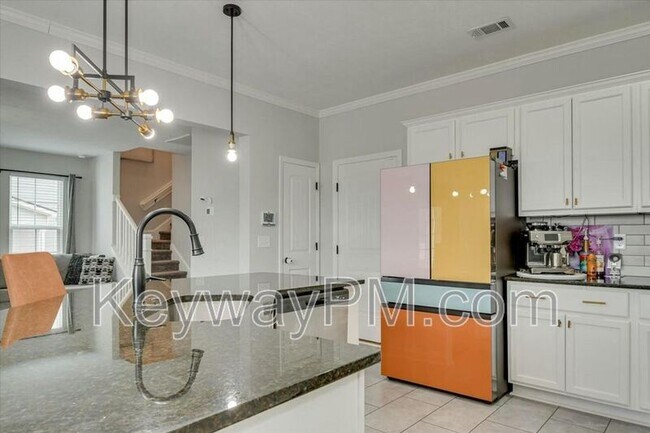 Building Photo - 1044 Mulford Lp