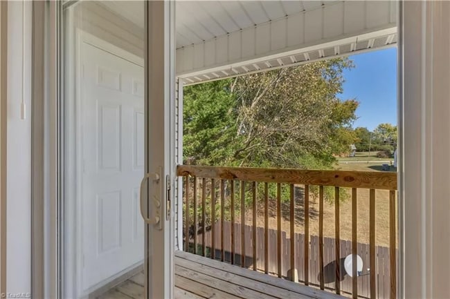 Building Photo - AVAILABLE NOW – Stylish 2-Bedroom Condo in Archdale, NC