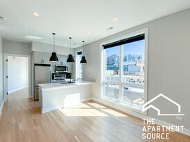 Building Photo - 1050 W Cornelia Ave