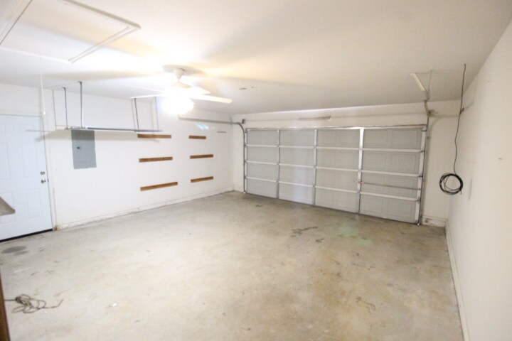 Building Photo - 620 Eastview Dr