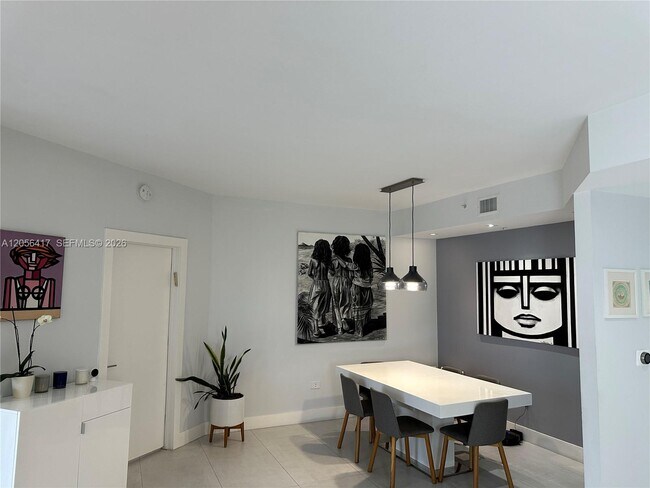 Building Photo - 888 Brickell Key Dr