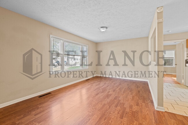 Building Photo - 4732 S Glenn Ave