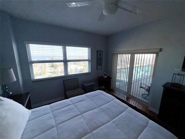 Building Photo - 880 Mandalay Ave