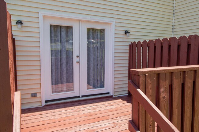 Building Photo - 221 Timberway Dr