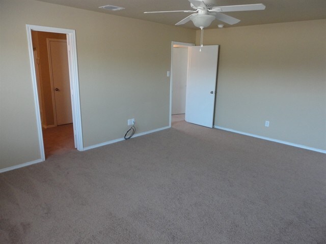 Building Photo - 937 Iona Dr