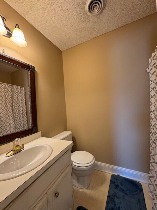 Building Photo - 103 Jessica Pl