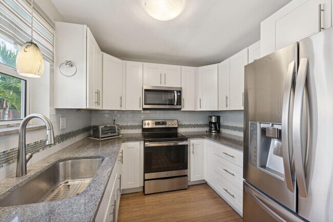 Building Photo - 2691 NE 18th St