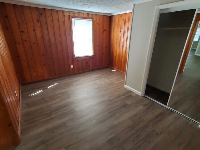 Building Photo - 1713 Darwin Rd SE