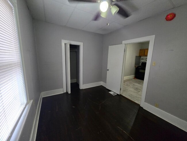 Building Photo - 2240 White Oak Ave
