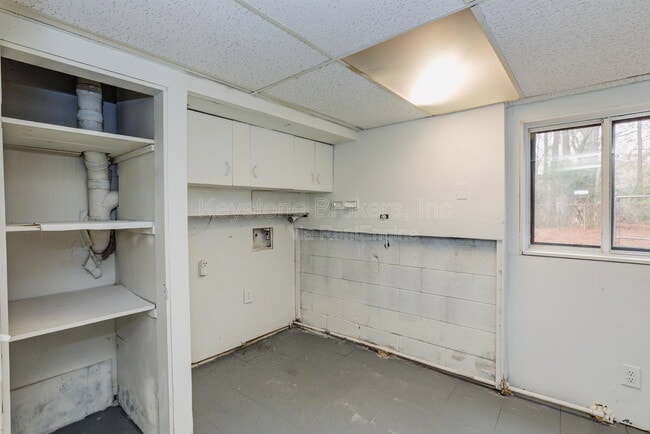 Building Photo - 2700 Creekview Point NW