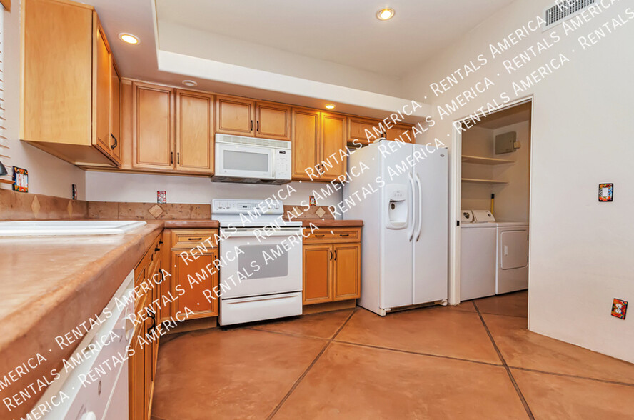 Building Photo - 1711 N Baxter Dr