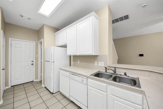 Building Photo - 8763 Thistlemoor Ln