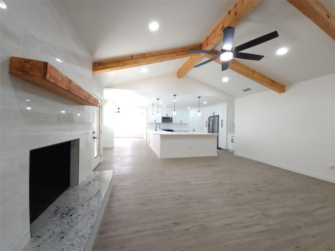 Building Photo - 1502 Hiawatha Way