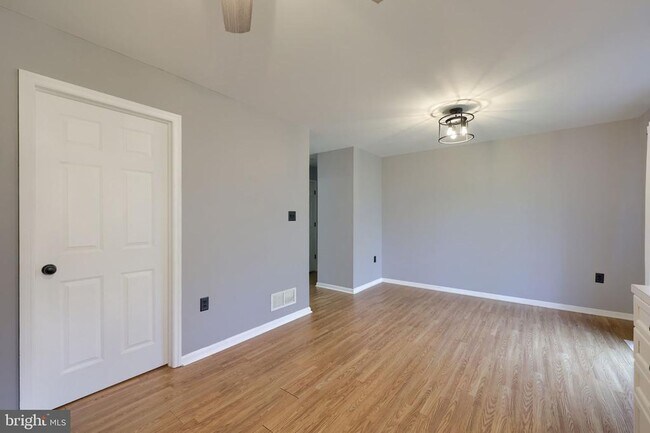 Building Photo - 604 Rockwood Dr