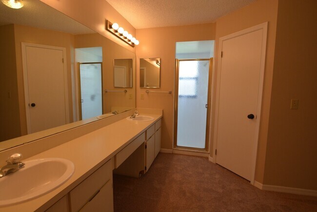 Building Photo - WINDERMERE 4br 2.5ba POOL HOME. Rent includes pool service!