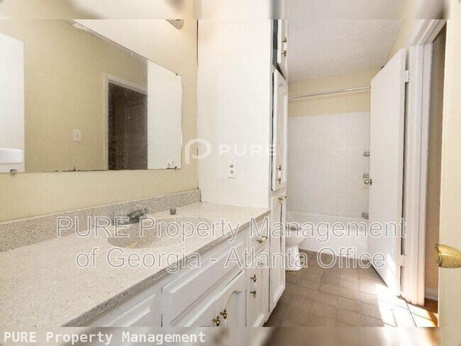 Building Photo - 951 Majesty Ln