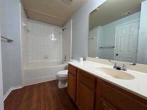 Building Photo - 813 Betty Ct