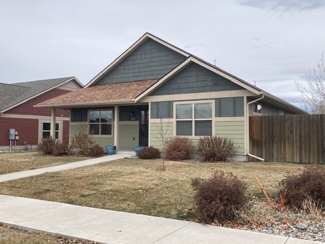Building Photo - House close to schools and park