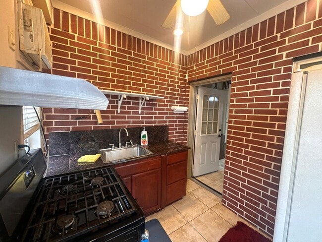 Building Photo - 2230 Argos Dr