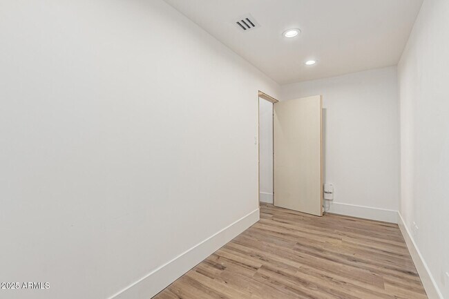 Building Photo - 10113 E Topaz Dr