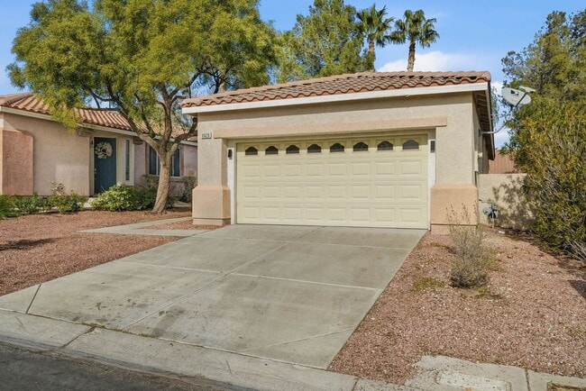 Building Photo - SUMMERLIN NORTH!!! SINGLE STORY!!! LARGE YARD!!! RECENTLY RENOVATED!!! NEW CARPET!!! NEAR DOWNTOW...