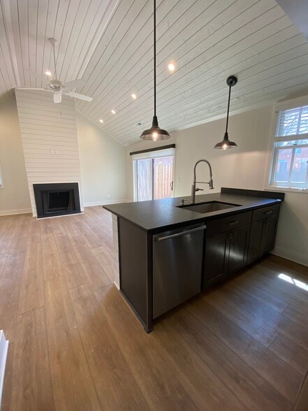 Building Photo - 252 Jackson St