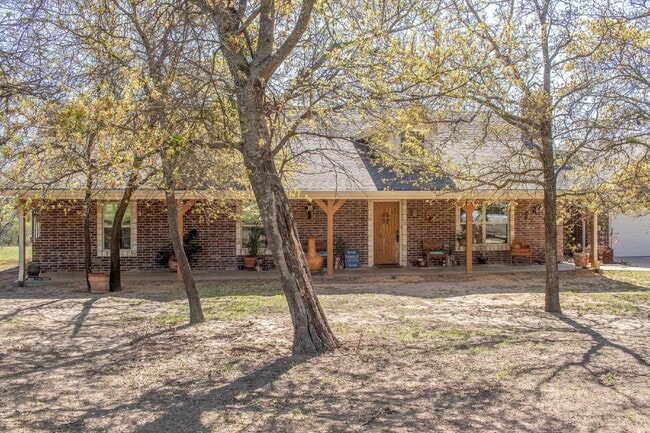 Primary Photo - 3 bedroom home on acreage