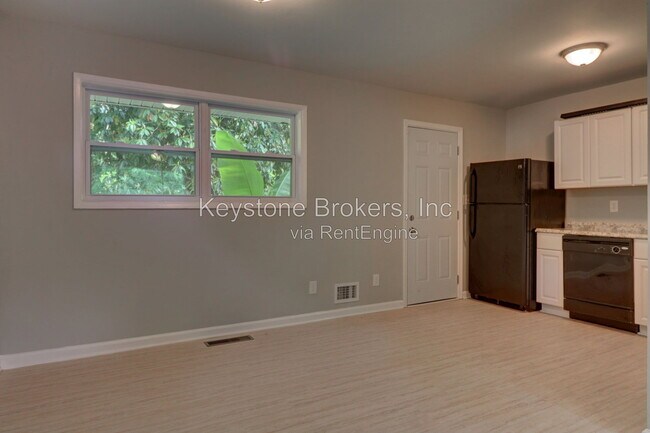 Building Photo - 1387 Willow Dr