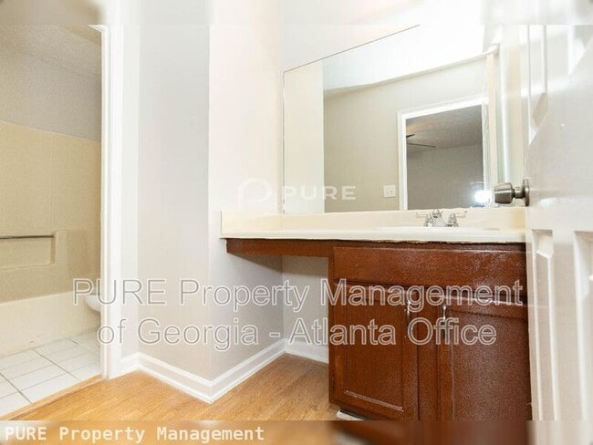Building Photo - 7208 Crestside Dr