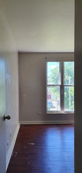 Primary Photo - 4023 W Carroll Ave