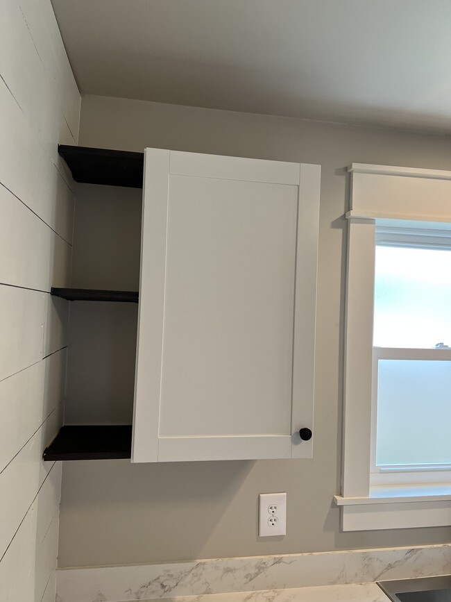 DECORATIVE ACCENT KITCHEN SHELVING - 209 Roe St