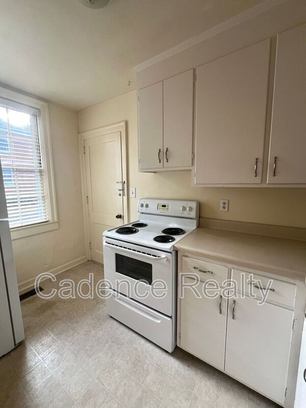 Building Photo - 2940 Oleander Dr