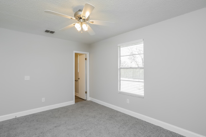 Building Photo - 2386 Dundee Ct E