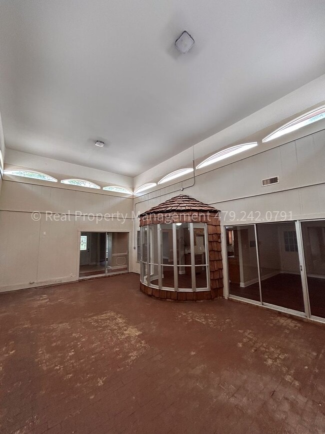 Building Photo - 3301 S 27th St