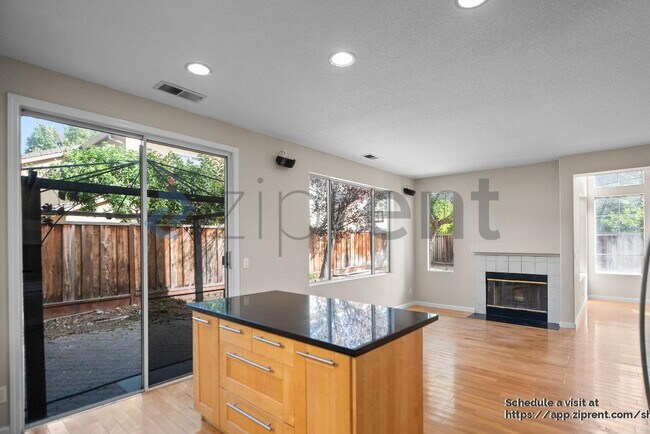 Building Photo - 514 Issac Ct