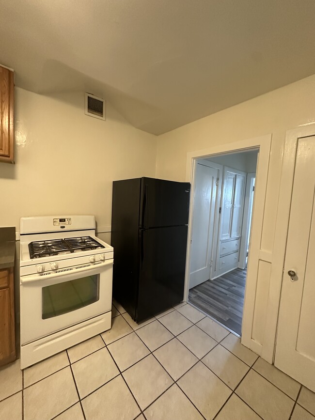 Refrigerator and Stove - 902 W 73rd St