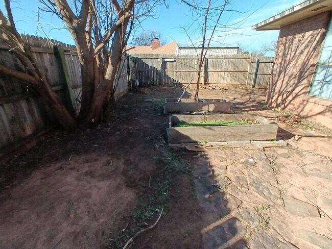 Building Photo - 9024 Brookwood Dr