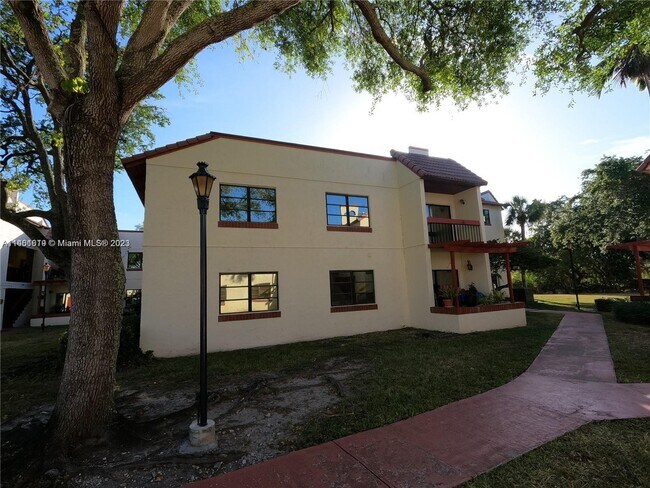 Building Photo - 8600 SW 149th Ave