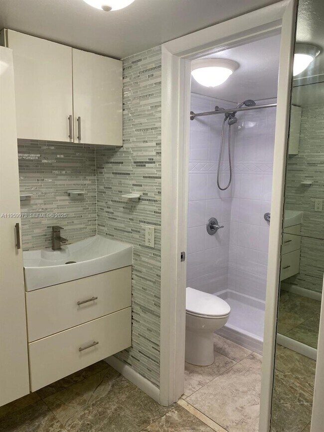 Building Photo - 820 NW 87th Ave