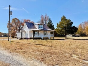 Building Photo - Charming 3 Bedroom Home for Rent!