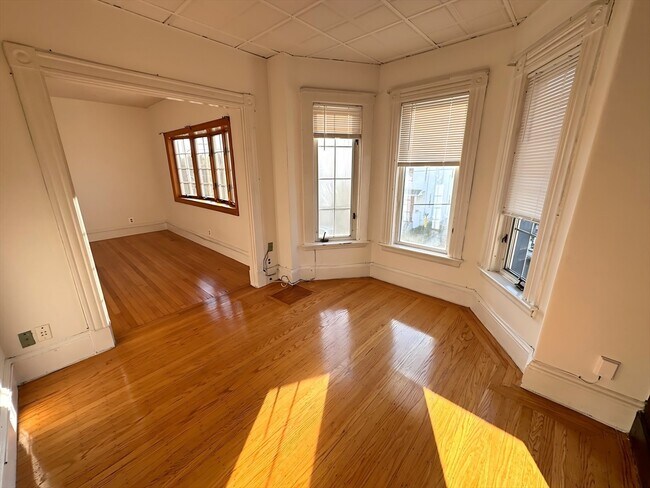 Building Photo - 17 Upham St