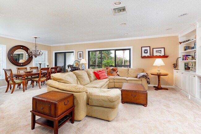 Building Photo - 11355 Pond View Dr