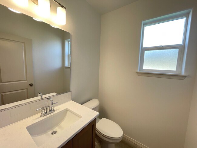 Building Photo - Brand New Hayden Home