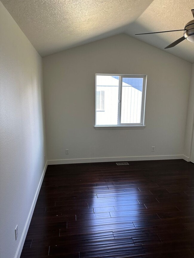 Building Photo - 3-bedroom 2 bath House